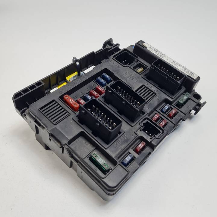 CAJA RELES / FUSIBLES CITROEN C5 BERLINA Autodesguaces Alicante