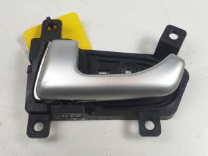 MANETA INTERIOR TRASERA IZQUIERDA 826103U000 KIA SPORTAGE (SL) Autodesguaces Alicante