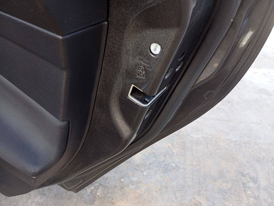 CERRADURA PUERTA TRASERA DERECHA