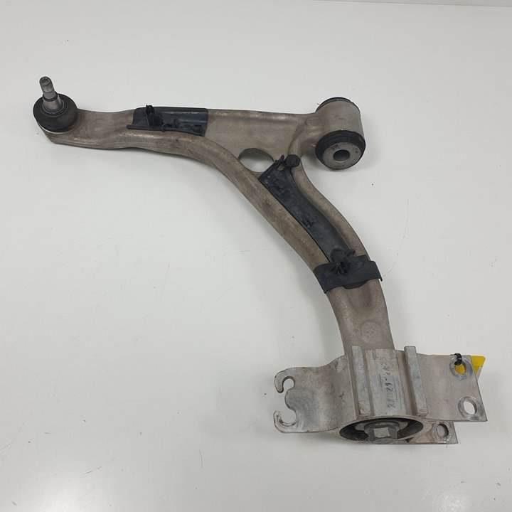 BRAZO SUSPENSION INFERIOR DELANTERO IZQUIERDO - A2463330300 - INFINITI - Q30