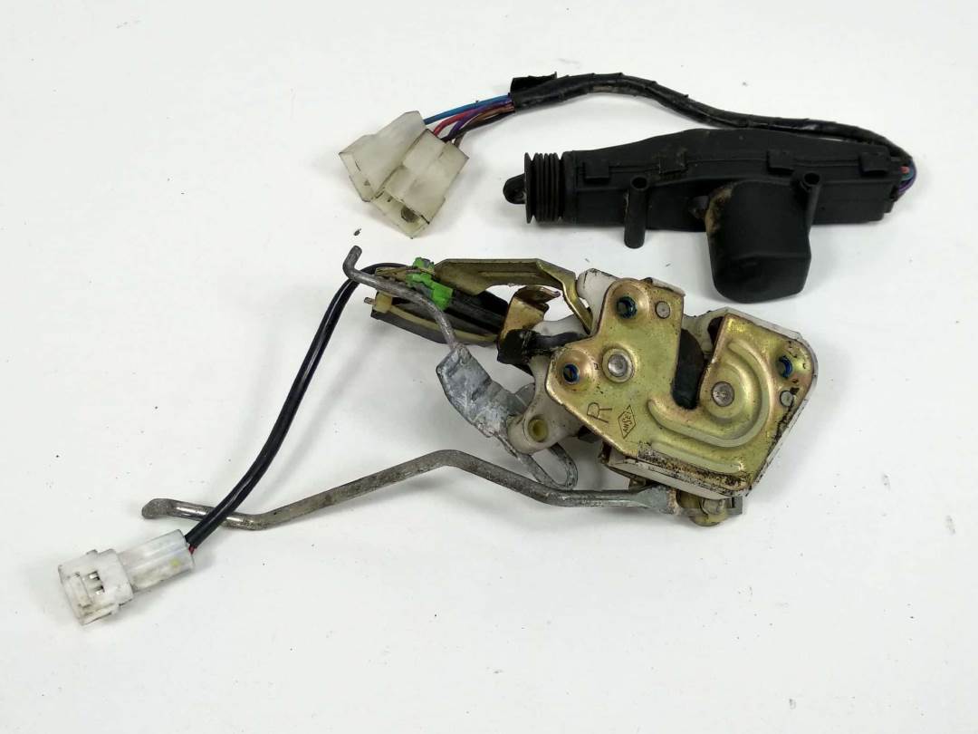 Serrure de porte avant droite - MITSUBISHI - MONTERO (V20/V40)