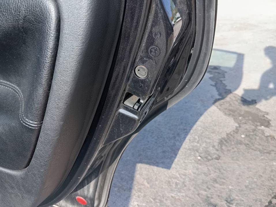 CERRADURA PUERTA TRASERA DERECHA