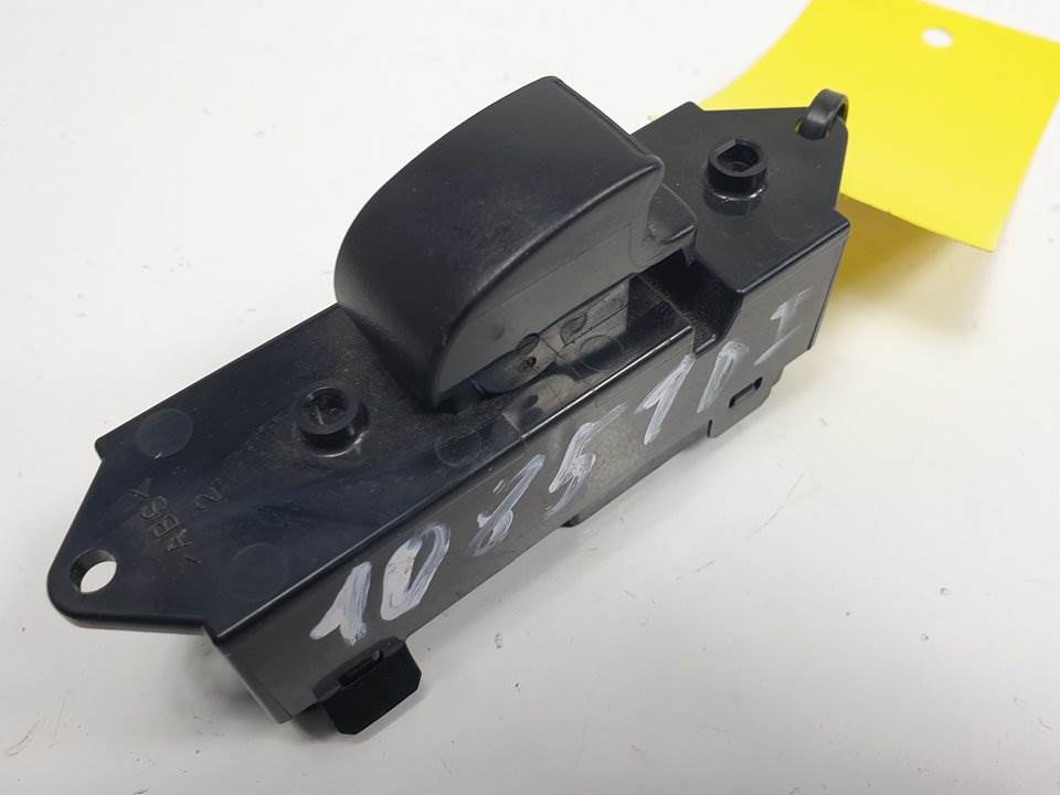 MANDO ELEVALUNAS DELANTERO DERECHO - 8608A061 - PEUGEOT - 4007