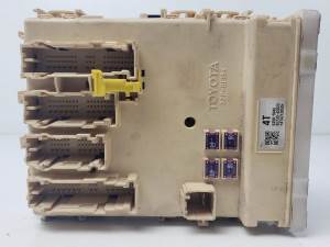 CAJA RELES / FUSIBLES 8273042820 TOYOTA RAV 4 (A4) Autodesguaces Alicante