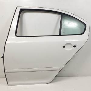 PUERTA TRASERA IZQUIERDA SKODA OCTAVIA BERLINA (1Z3) Autodesguaces Alicante