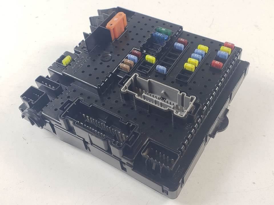 CAJA RELES / FUSIBLES - 8688264 - VOLVO - V70 FAMILIAR