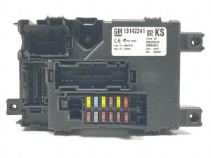 CAJA RELES / FUSIBLES 13142241 OPEL CORSA D Autodesguaces Alicante
