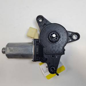 MOTOR ELEVALUNAS DELANTERO IZQUIERDO 0130821941 MERCEDES VITO (W639) COMBI 06.2003 -> Autodesguaces Alicante