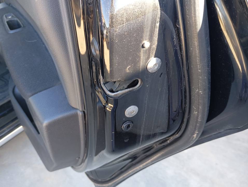CERRADURA PUERTA TRASERA DERECHA