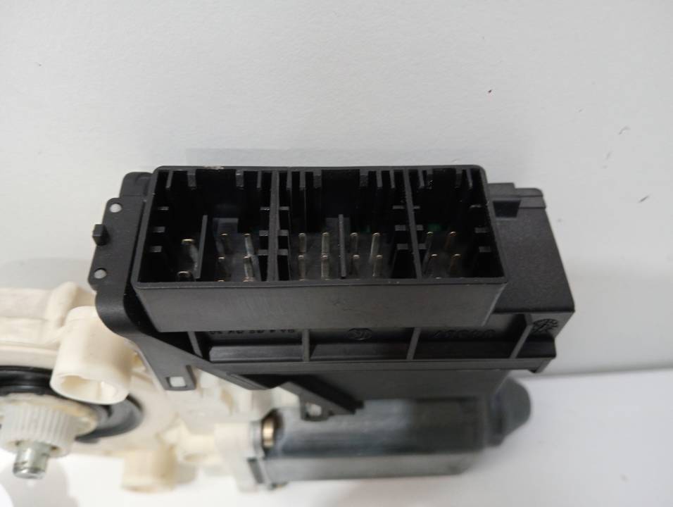 MOTOR ELEVALUNAS DELANTERO DERECHO