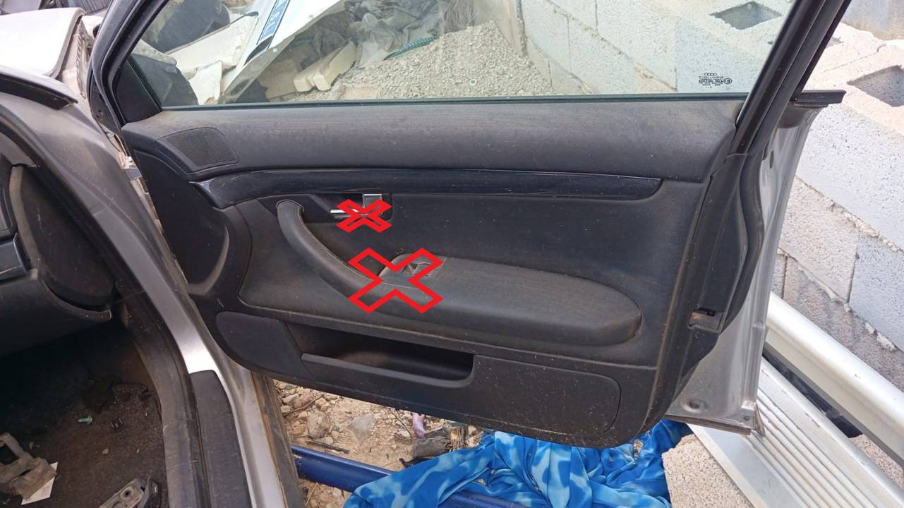 GUARNECIDO PUERTA DELANTERA DERECHA