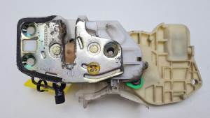 CERRADURA PUERTA DELANTERA IZQUIERDA HONDA JAZZ (GD1/5) Autodesguaces Alicante
