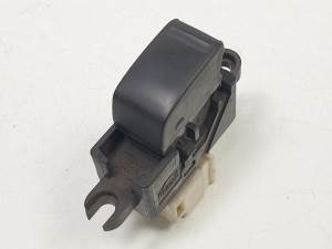 MANDO ELEVALUNAS TRASERO DERECHO NISSAN ALMERA TINO (V10M) Autodesguaces Alicante