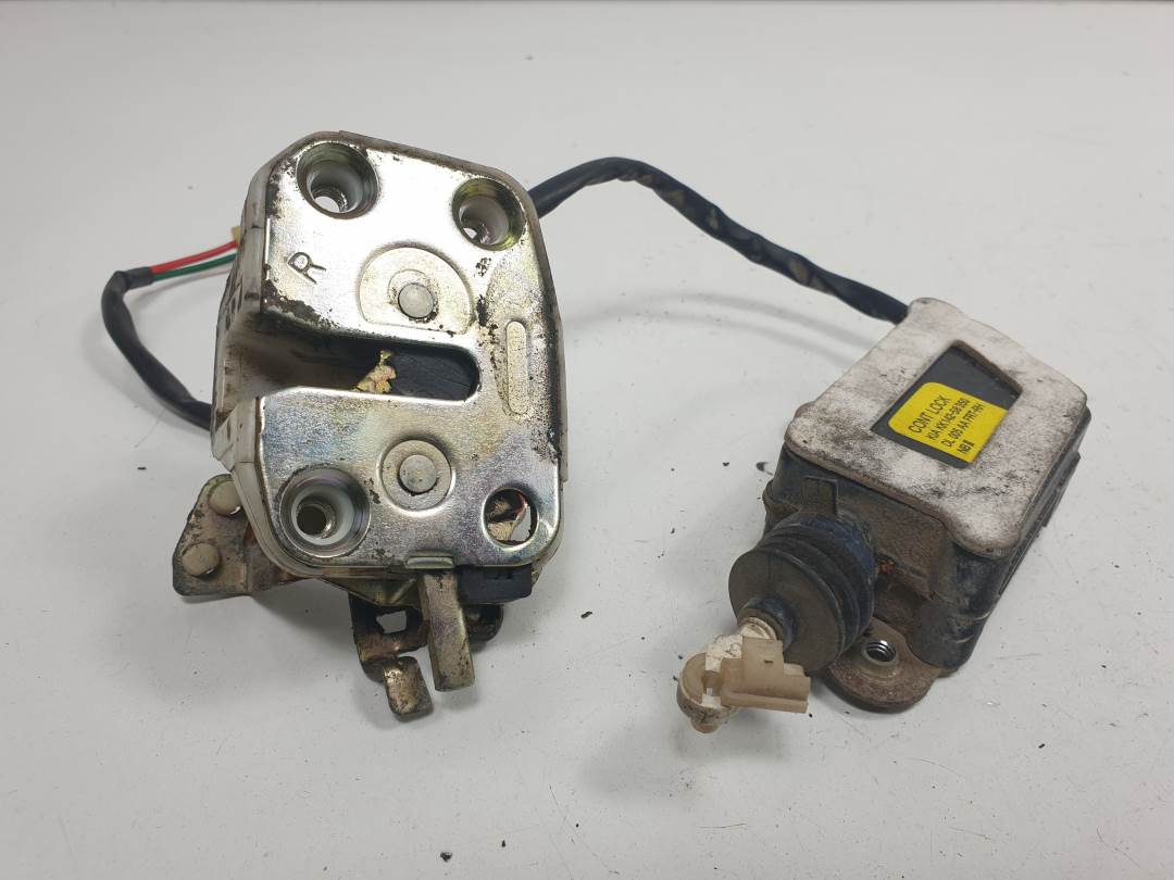 CERRADURA PUERTA DELANTERA DERECHA - KK14258350 - KIA - PRIDE