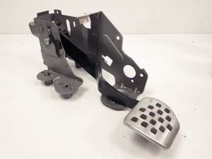 PEDAL FRENO 465010062R RENAULT MEGANE III BERLINA 5P Autodesguaces Alicante