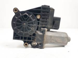 MOTOR ELEVALUNAS TRASERO DERECHO 0130821785 AUDI A6 BERLINA (4B2) Autodesguaces Alicante