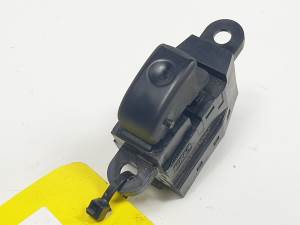 MANDO ELEVALUNAS DELANTERO DERECHO 935804A000 HYUNDAI H-1 Autodesguaces Alicante