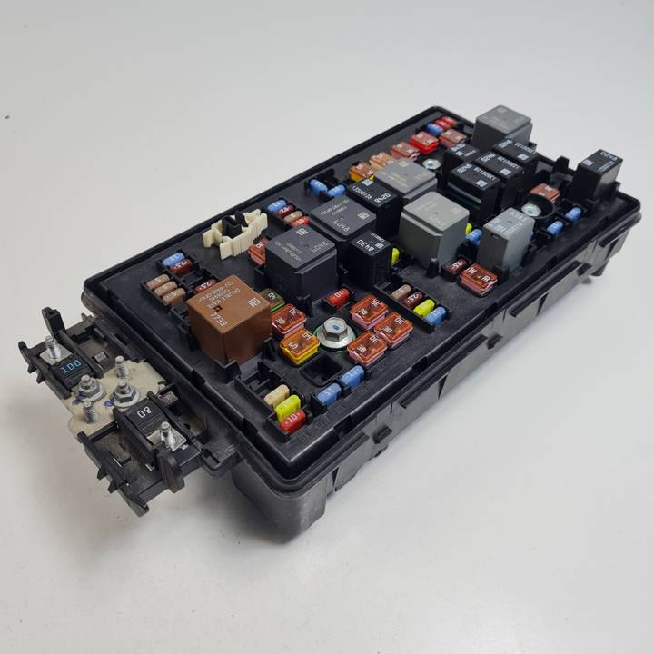 CAJA RELES / FUSIBLES 13222782 OPEL INSIGNIA SPORTS TOURER Autodesguaces Alicante