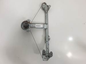 ELEVALUNAS TRASERO DERECHO 13100421 OPEL ASTRA H BERLINA Autodesguaces Alicante