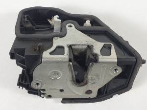 CERRADURA PUERTA TRASERA DERECHA 7202148 BMW SERIE 1 BERLINA (E81/E87) Autodesguaces Alicante