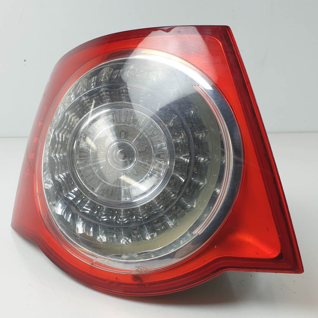 PILOTO TRASERO IZQUIERDO - 1K5945095G - VOLKSWAGEN - JETTA (1K2)