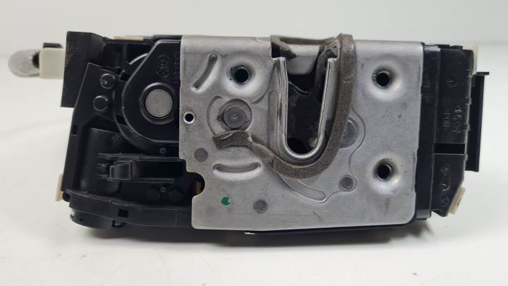 CERRADURA PUERTA TRASERA DERECHA A2047303635 MERCEDES CLASE C (W204) BERLINA Autodesguaces Alicante