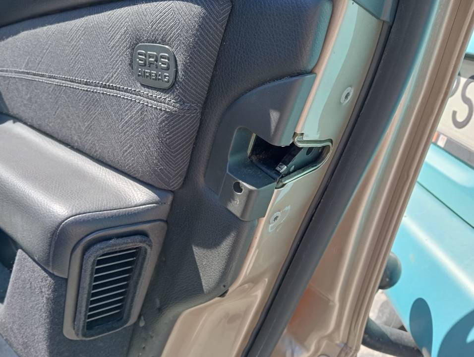 CERRADURA PUERTA DELANTERA DERECHA