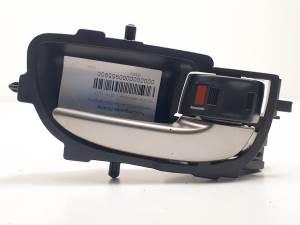 MANETA INTERIOR TRASERA DERECHA 92057A2 TOYOTA YARIS Autodesguaces Alicante