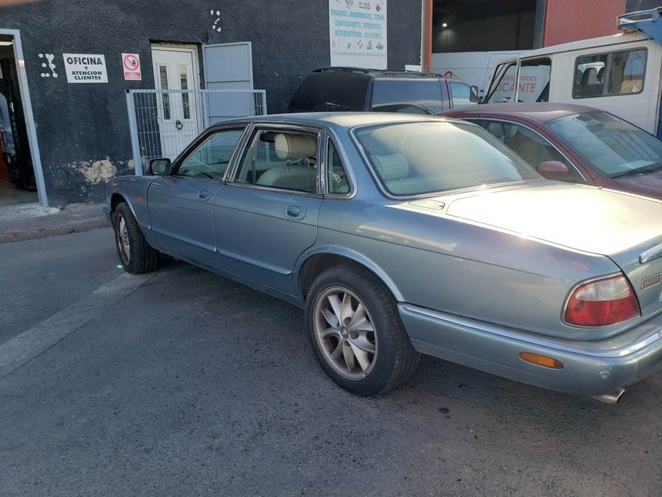 JAGUAR XJ (1997 - 2002)