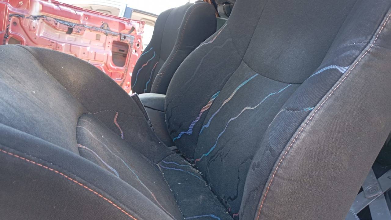ASIENTO DELANTERO IZQUIERDO