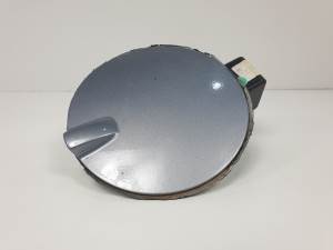 TAPA EXTERIOR COMBUSTIBLE 13111597 OPEL ASTRA H BER. Autodesguaces Alicante