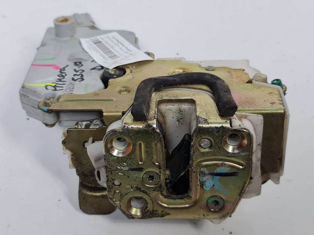 CERRADURA PUERTA DELANTERA DERECHA - NISSAN - PRIMERA BERLINA (P11)