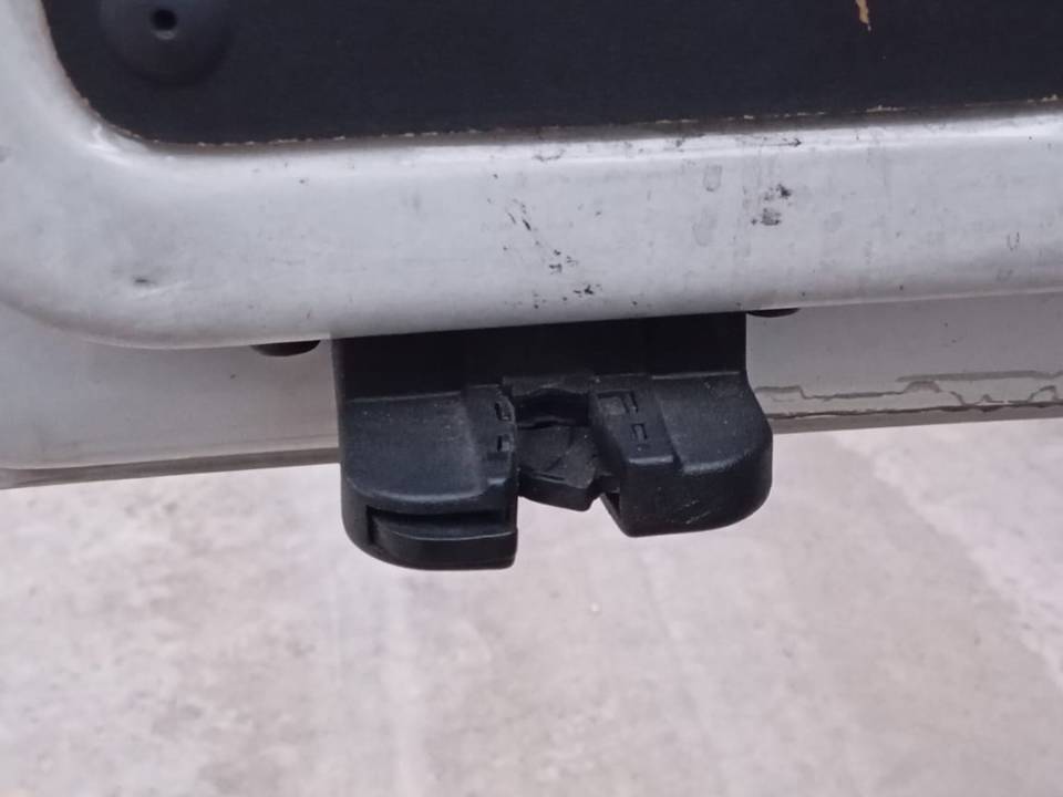 CERRADURA MALETERO / PORTON