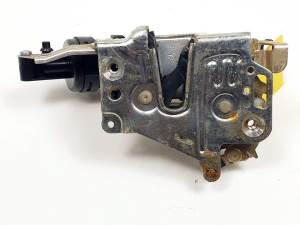 CERRADURA PUERTA TRASERA DERECHA 2027300635 MERCEDES CLASE E (W210) BERLINA DIESEL Autodesguaces Alicante