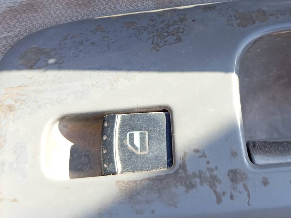 MANDO ELEVALUNAS DELANTERO DERECHO