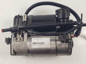 BOMBA SUSPENSION 4Z01015200 AUDI A6 AVANT (4B5) Autodesguaces Alicante
