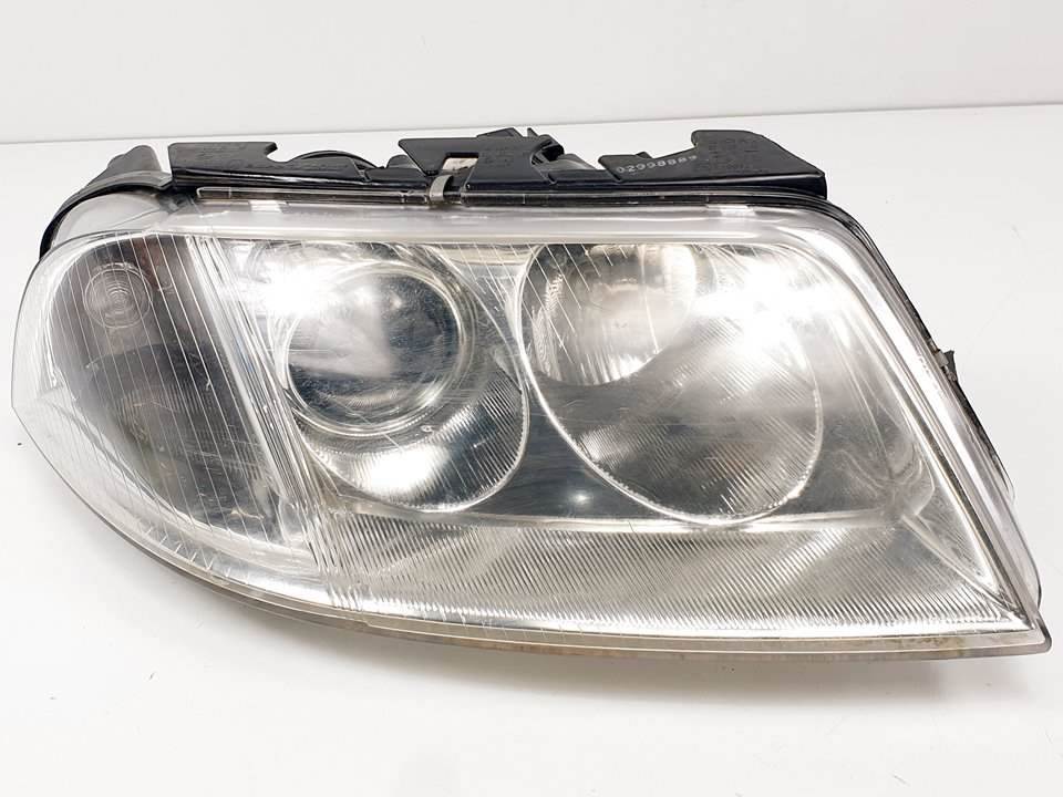 FARO DERECHO - 10R031542 - VOLKSWAGEN - PASSAT VARIANT (3B6)