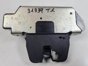 CERRADURA MALETERO / PORTON 9684648680 PEUGEOT 208 Autodesguaces Alicante