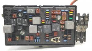 CAJA RELES / FUSIBLES 13343479 OPEL INSIGNIA BERLINA Autodesguaces Alicante