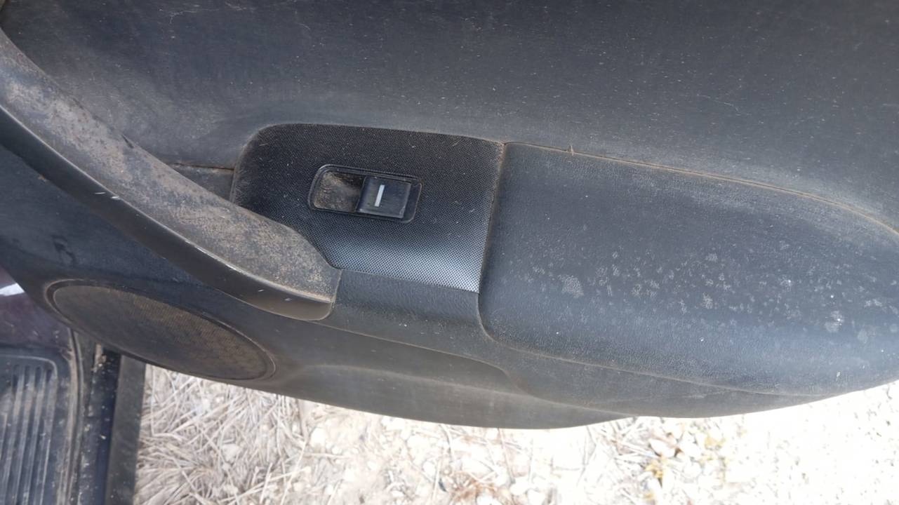 MANDO ELEVALUNAS TRASERO DERECHO