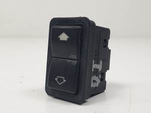 MANDO ELEVALUNAS DELANTERO DERECHO 8368974 BMW SERIE 5 BERLINA (E39) Autodesguaces Alicante