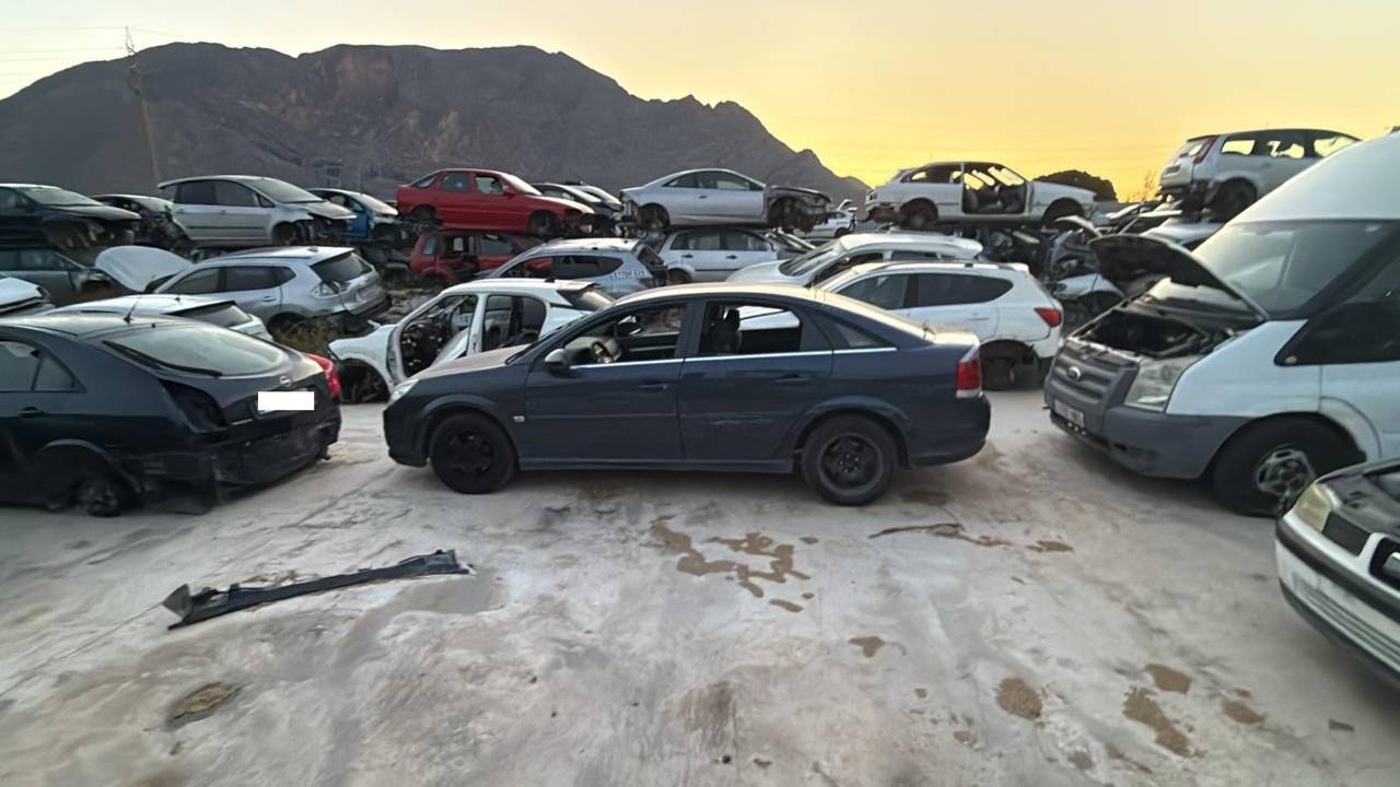 Imagen del vehículo OPEL VECTRA C BERLINA