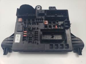 CAJA RELES / FUSIBLES 2273776802 OPEL INSIGNIA BERLINA Autodesguaces Alicante