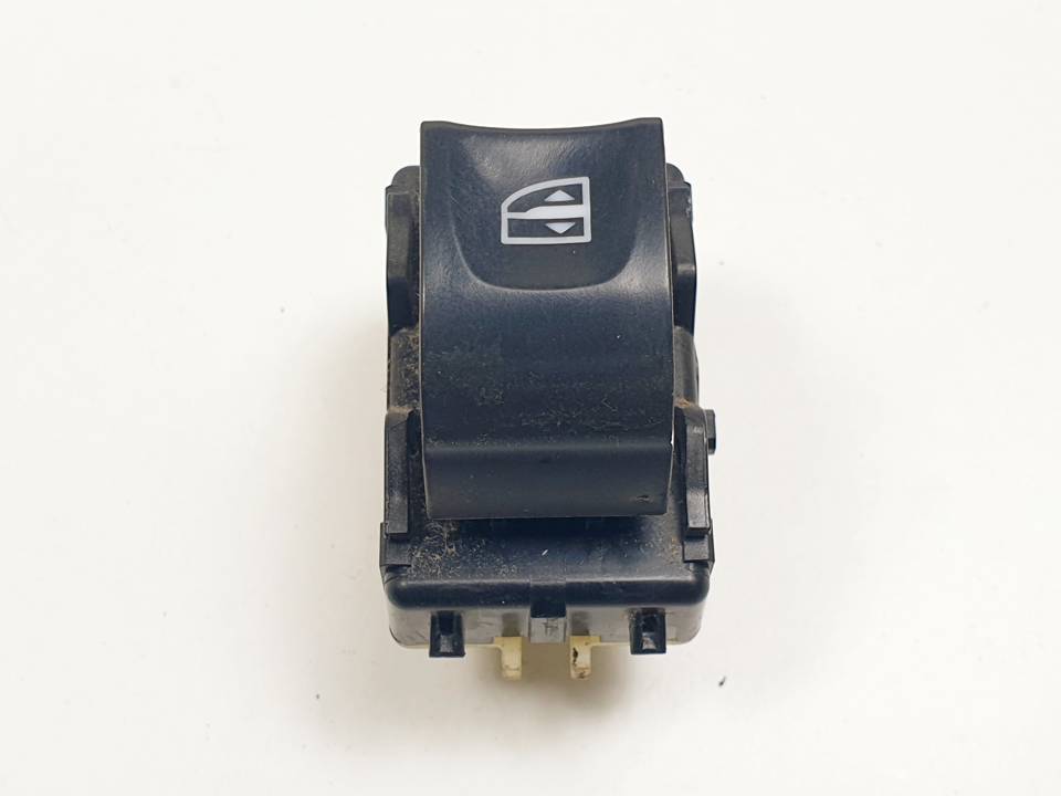MANDO ELEVALUNAS DELANTERO DERECHO 254217475R DACIA DUSTER Autodesguaces Alicante