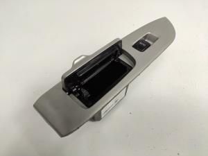 MANDO ELEVALUNAS TRASERO IZQUIERDO 8403048070 LEXUS RX Autodesguaces Alicante