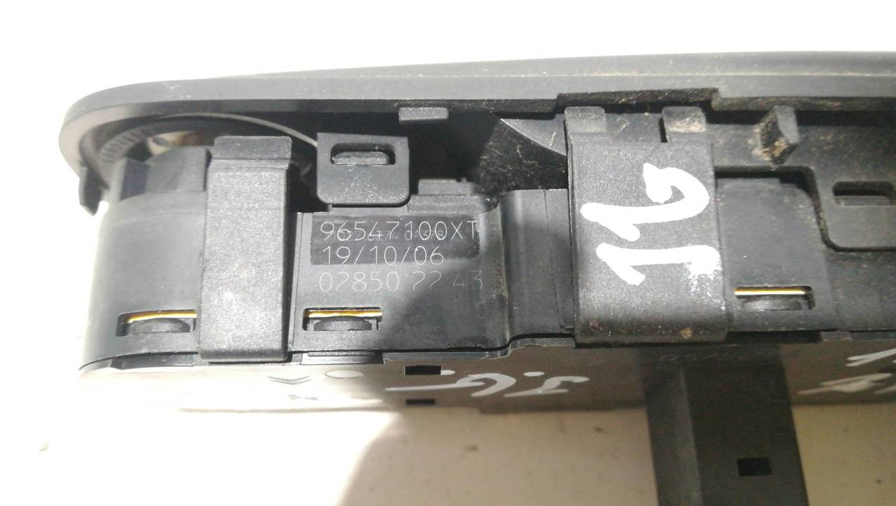 MANDO ELEVALUNAS DELANTERO IZQUIERDO