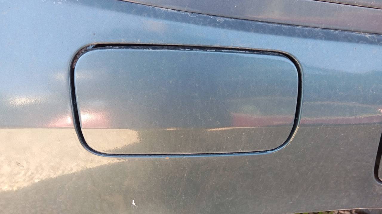 TAPA EXTERIOR COMBUSTIBLE