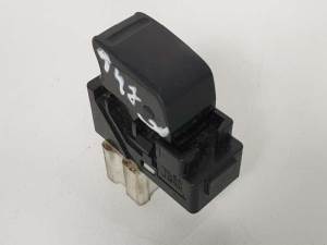 MANDO ELEVALUNAS DELANTERO DERECHO SUBARU FORESTER S11 (SG) Autodesguaces Alicante