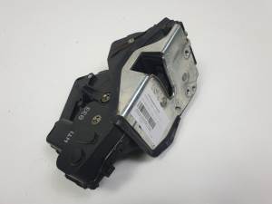 CERRADURA PUERTA TRASERA IZQUIERDA BMW SERIE 3 BERLINA (E46) Autodesguaces Alicante