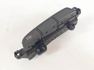 INTERRUPTOR 93300J9AA0 HYUNDAI KONA Autodesguaces Alicante